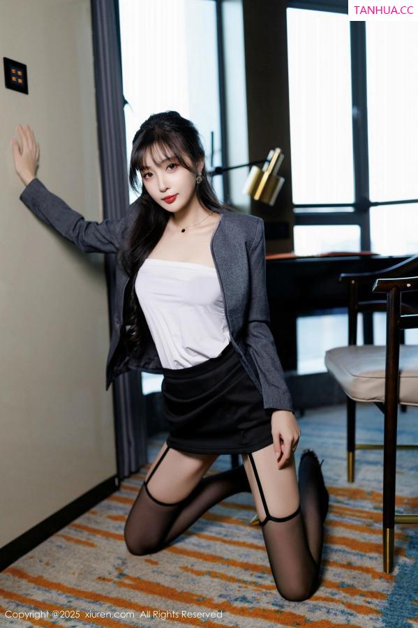   [XiuRen]高清写真图 2025.03.03 No.9957 樱桃小阑子 黑丝美腿第33张图片